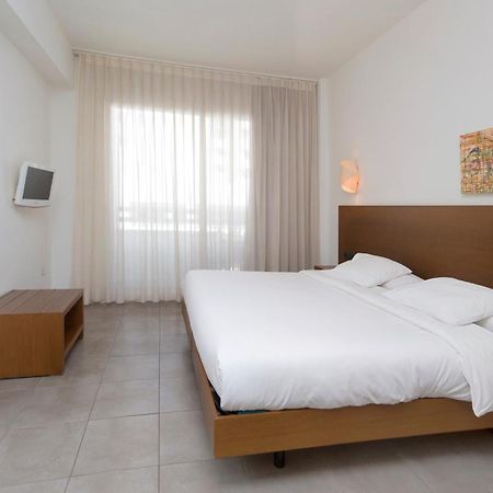 Es Mitjorn Hotel Sant Antoni de Portmany Dış mekan fotoğraf