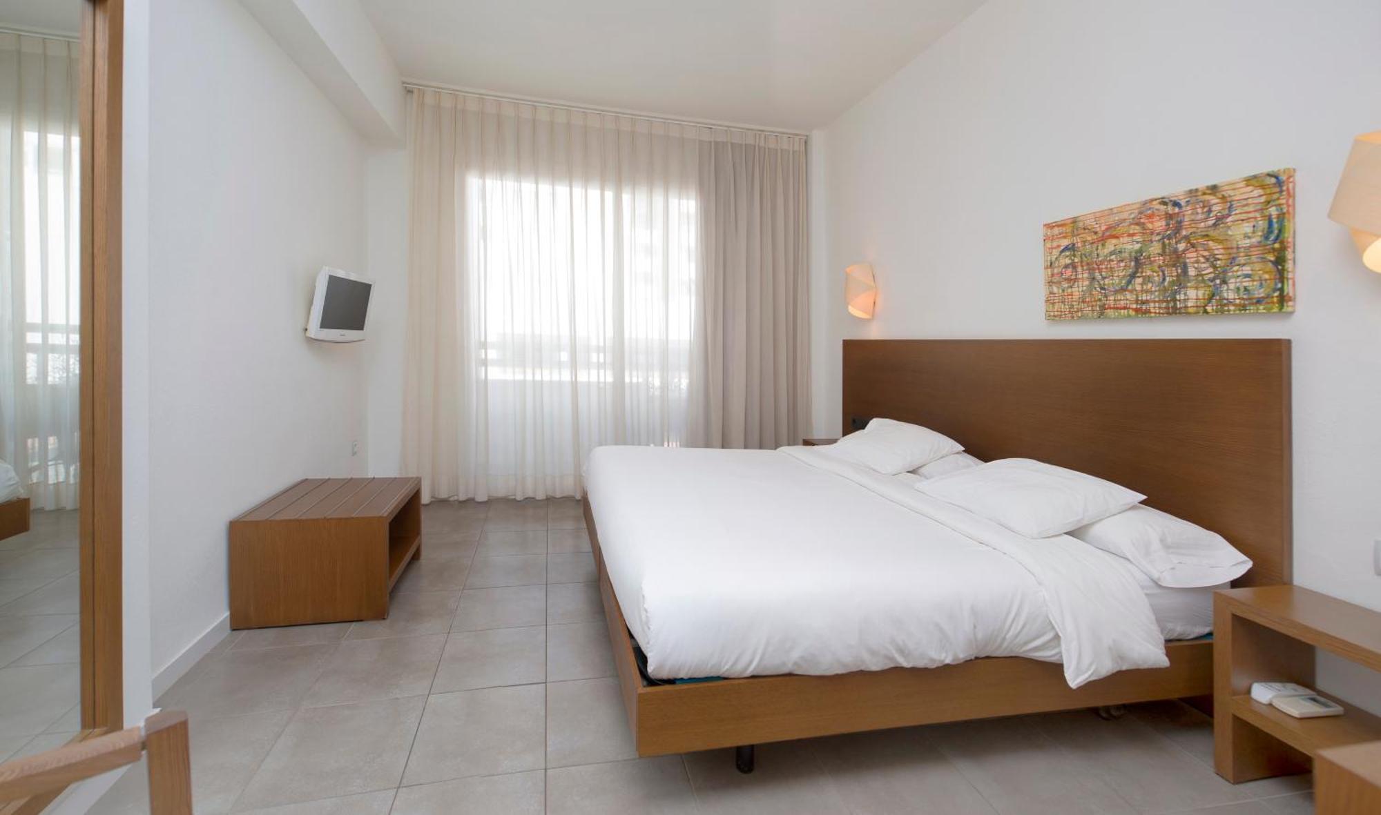 Es Mitjorn Hotel Sant Antoni de Portmany Dış mekan fotoğraf