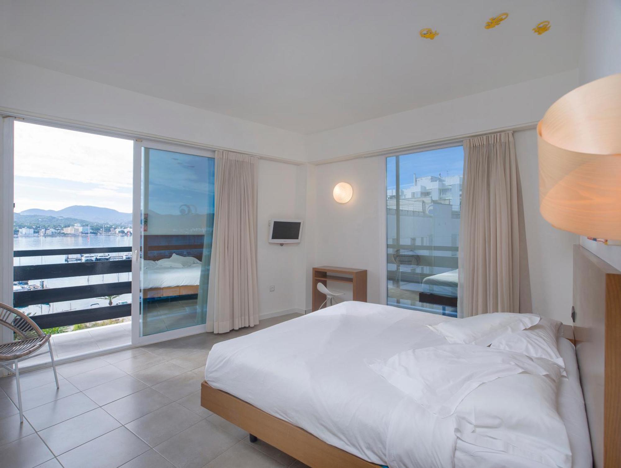 Es Mitjorn Hotel Sant Antoni de Portmany Dış mekan fotoğraf