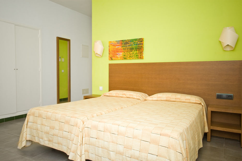 Es Mitjorn Hotel Sant Antoni de Portmany Dış mekan fotoğraf