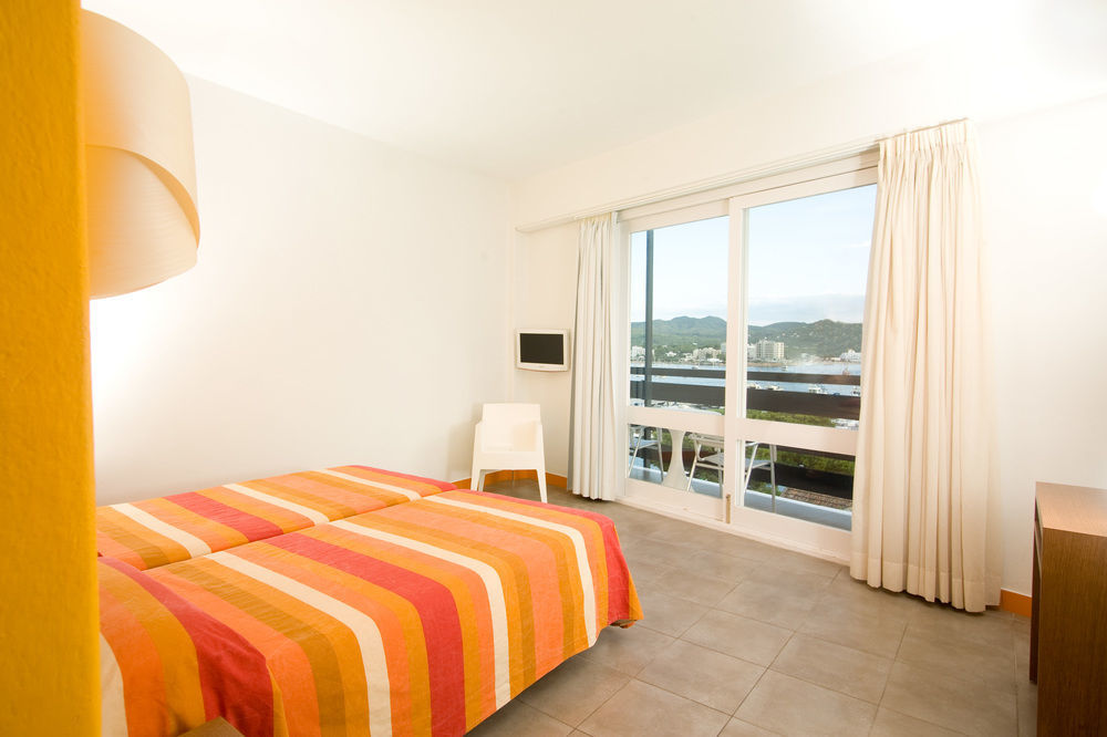 Es Mitjorn Hotel Sant Antoni de Portmany Dış mekan fotoğraf