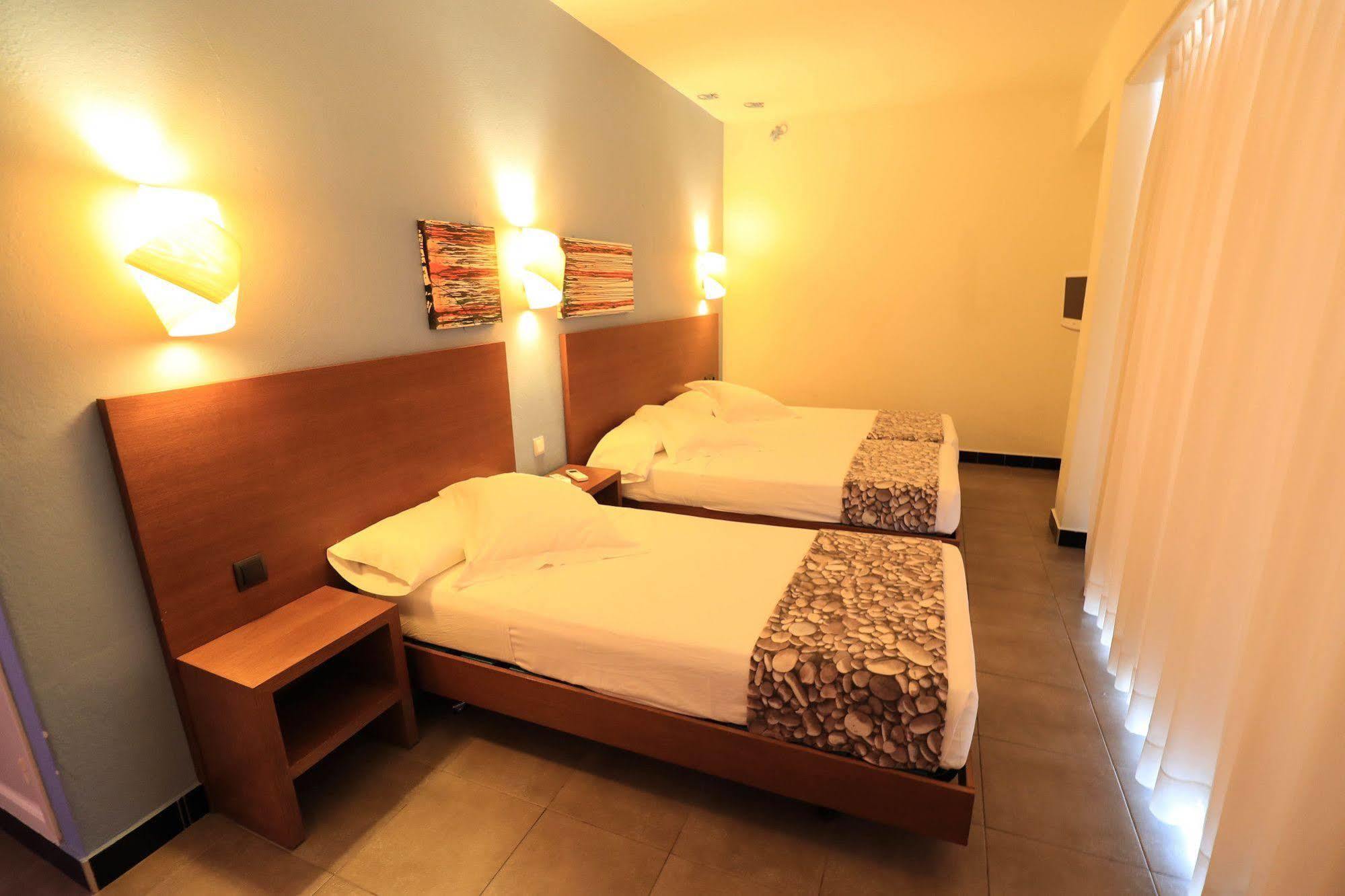 Es Mitjorn Hotel Sant Antoni de Portmany Dış mekan fotoğraf