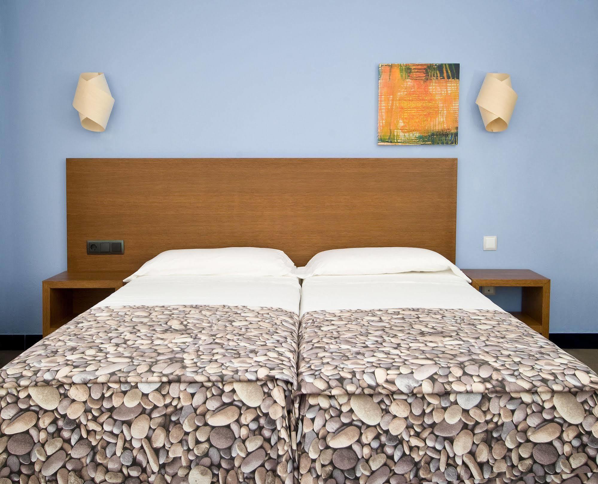 Es Mitjorn Hotel Sant Antoni de Portmany Dış mekan fotoğraf