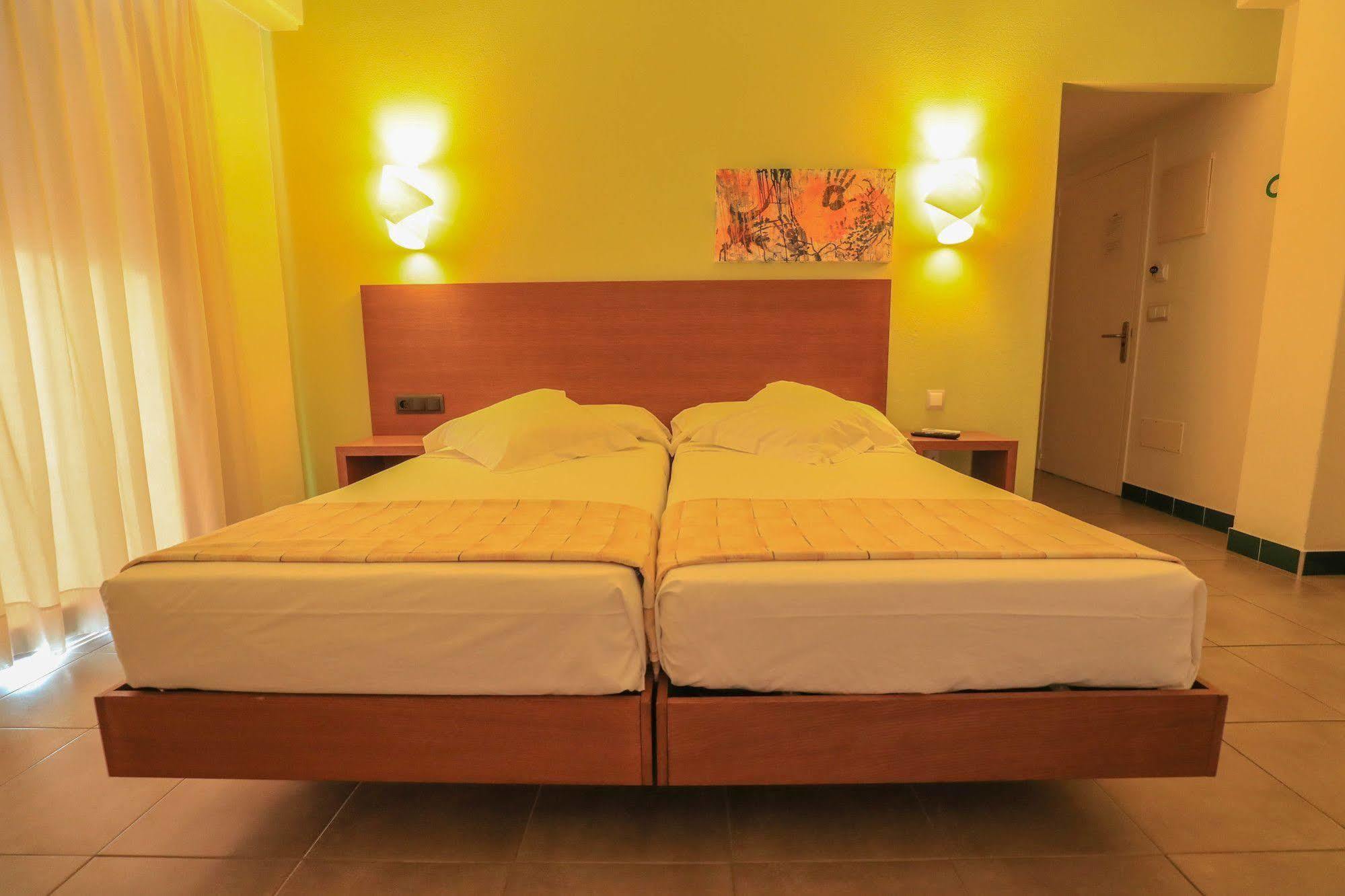 Es Mitjorn Hotel Sant Antoni de Portmany Dış mekan fotoğraf