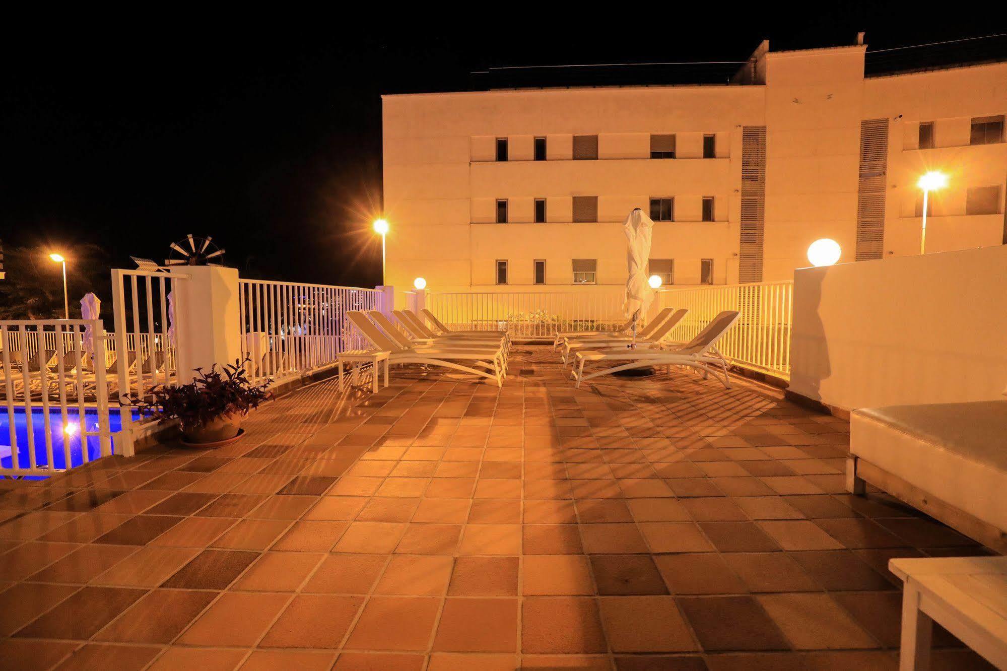 Es Mitjorn Hotel Sant Antoni de Portmany Dış mekan fotoğraf